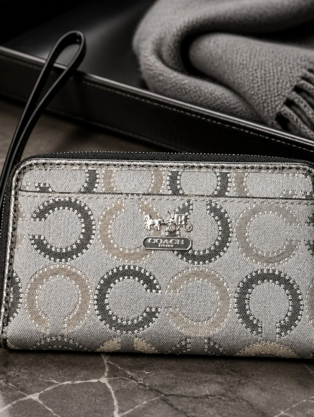 Euc Coach Zip Gray Silver C Wallet